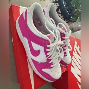 Nike Dunk Low girls youth, white and fuchsia size 6.5Y